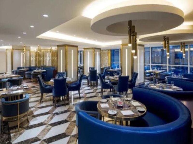 فندق شيراتون مكة جبل الكعبة المظهر الخارجي الصورة The interior of the restaurant