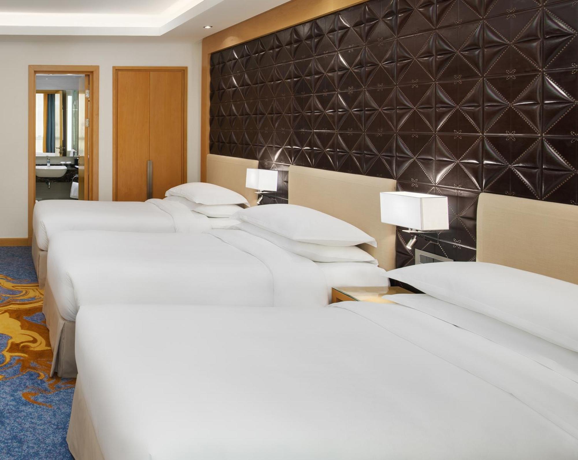 فندق شيراتون مكة جبل الكعبة المظهر الخارجي الصورة A guest room at the hotel