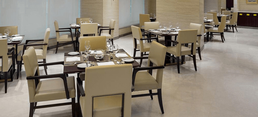فندق شيراتون مكة جبل الكعبة المظهر الخارجي الصورة Restaurant interior